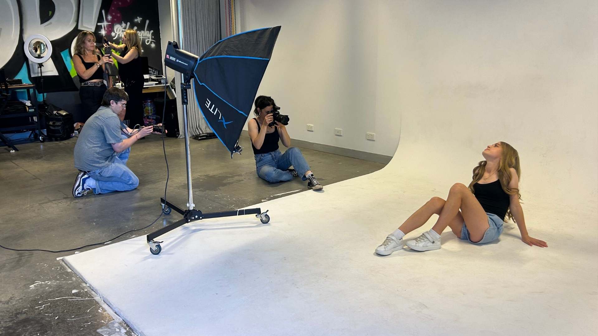 10 Easy Model Poses for Beginners: A Photographer's Guide - POP Photography
